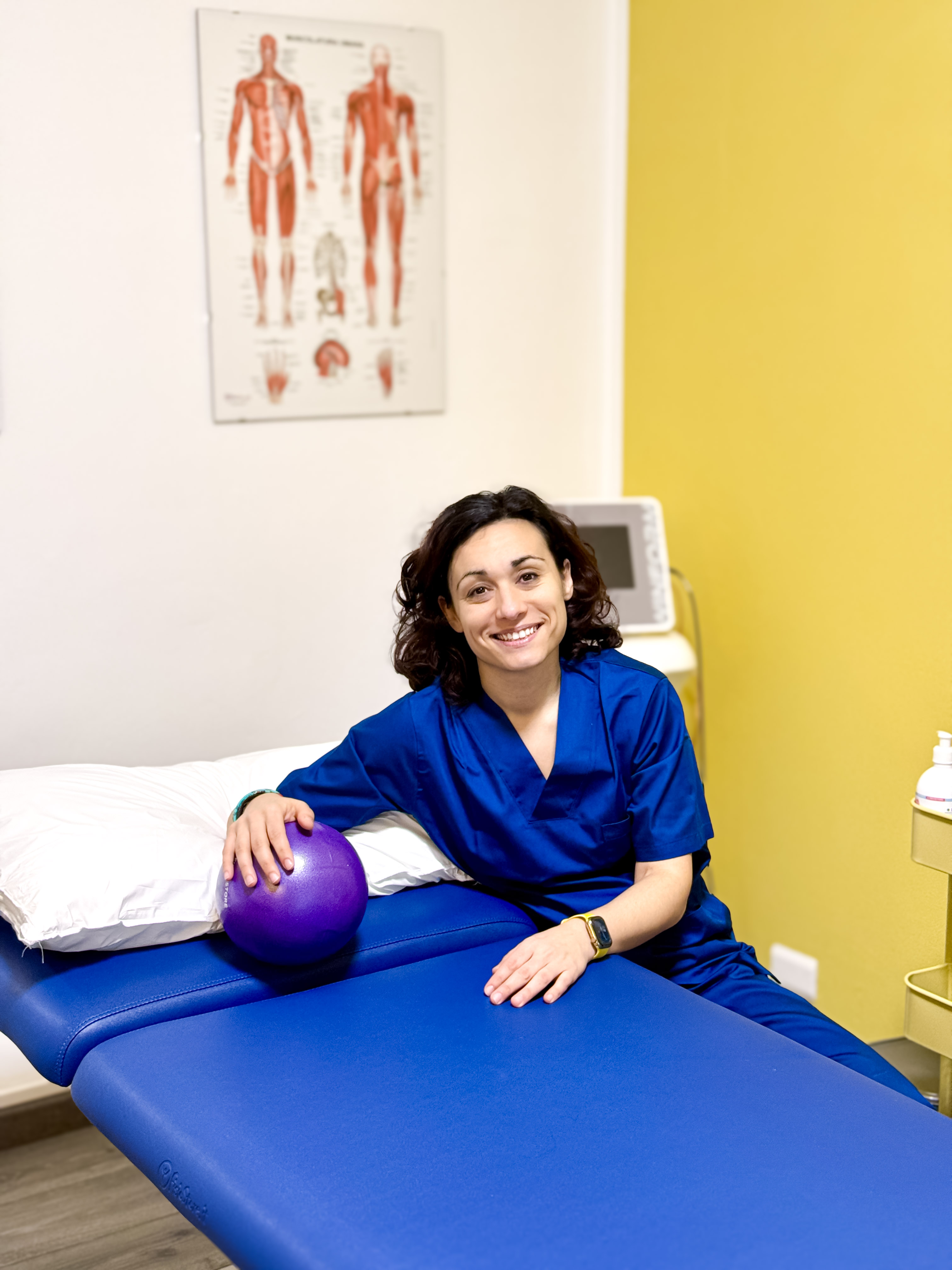 Dott.ssa Fabiana Masia nel suo studio di fisioterapia